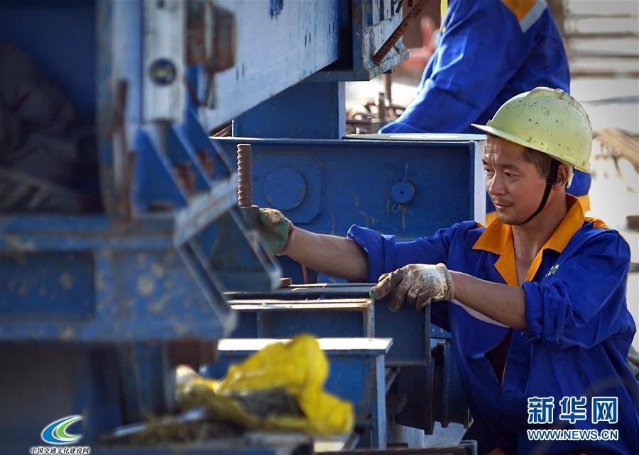 （砥砺奋进的五年·重大工程巡礼）（8）铁轨写“米”字　中原通八方