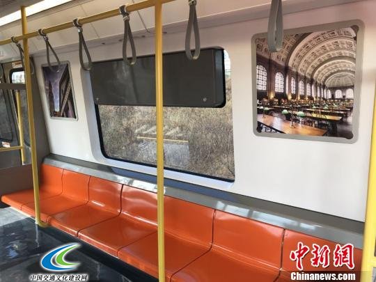 中国研制的首批美国波士顿橙线地铁车长春下线
