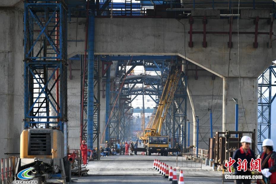 中国首座跨海峡公铁两用大桥完成桩基施工 2