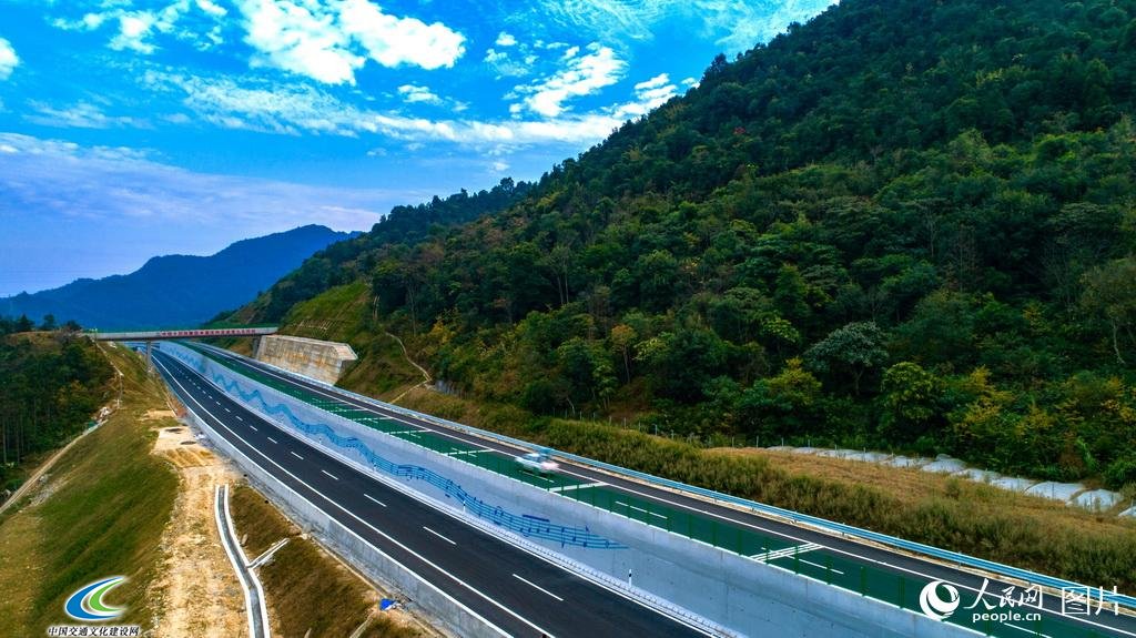 广东“最美扶贫路”建成通车【2】