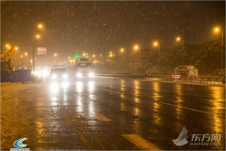 几年才能看一次　直击高速道路除雪现场