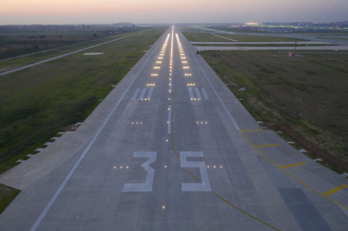 国内首例 大兴机场"全向型"跑道飞行区通过行业验收
