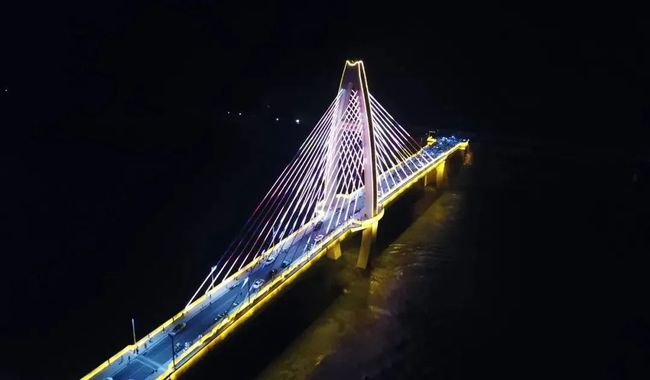 9月26日，白郧汉江大桥正式投用。